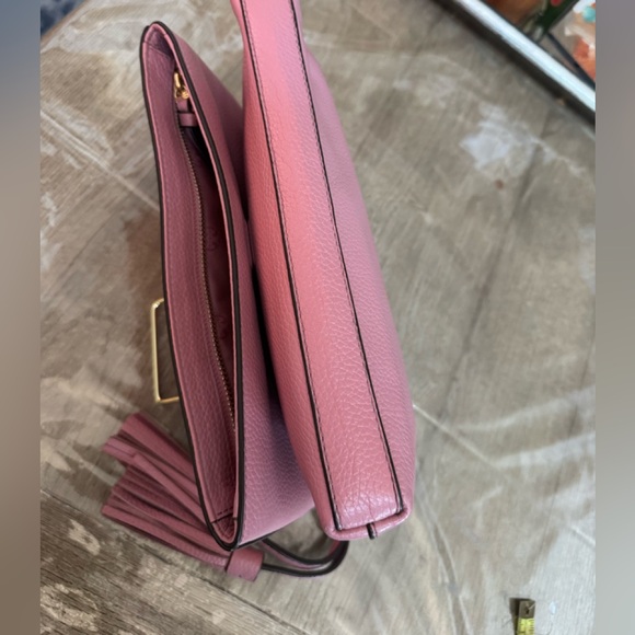 Tory Burch Thea foldover crossbody bag in pink leather - Picture 8 of 17
